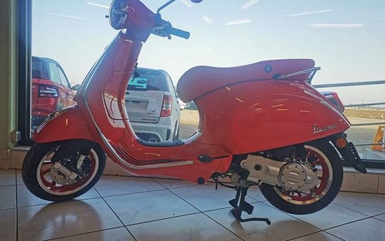 Neufahrzeug Vespa Primavera RED 50 - Bild 2 Neufahrzeug Vespa Primavera RED 50 - Bild 2