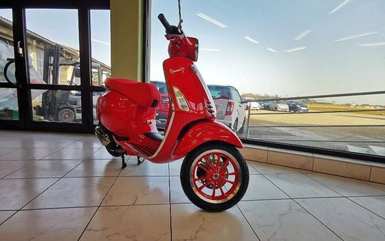 Neufahrzeug Vespa Primavera RED 50 - Bild 1 Neufahrzeug Vespa Primavera RED 50 - Bild 1