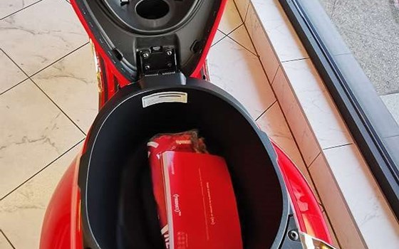 Neufahrzeug Vespa Primavera RED 50 - Bild 6 Neufahrzeug Vespa Primavera RED 50 - Bild 6