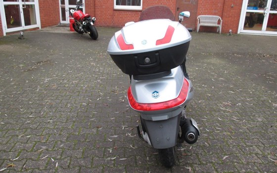 Gebrauchtmotorrad Piaggio X8 250 i.e. - Bild 4