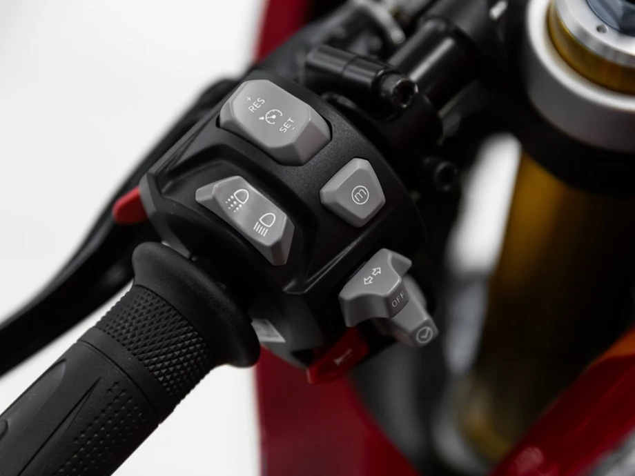 Angebot Triumph Speed Triple 1200 RR Bild 11: Angebot Triumph Speed Triple 1200 RR