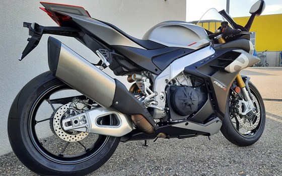 Neufahrzeug Aprilia RSV4 1100 - Bild 4 Neufahrzeug Aprilia RSV4 1100 - Bild 4