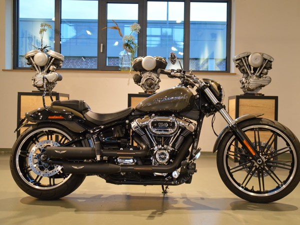 Gebrauchtmotorrad Harley-Davidson Softail Breakout FXBR 
