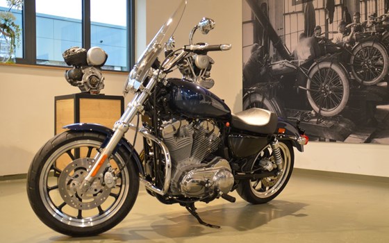 Gebrauchtmotorrad Harley-Davidson Sportster XL 883 L SuperLow - Bild 7