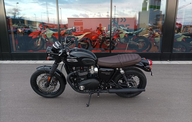 Triumph Bonneville T120 Black