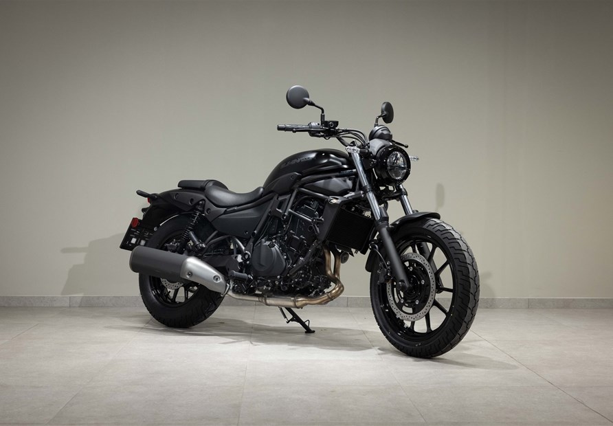 Kawasaki Eliminator 500 (BK1: Metallic Flat Spark Black)