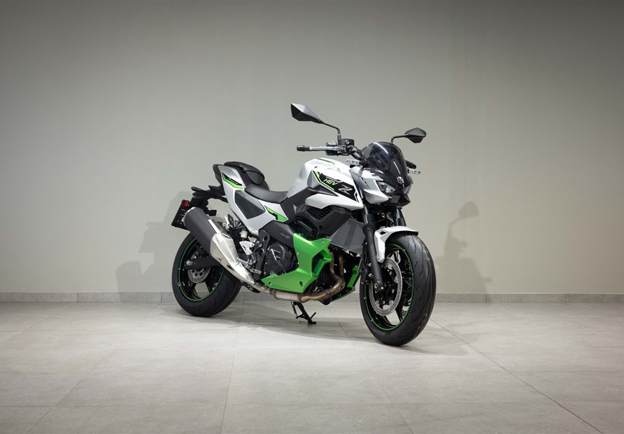 Kawasaki Z7 Hybrid (SL1: Silver / Green / Black)