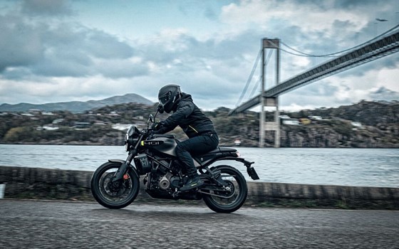 Neufahrzeug Husqvarna Svartpilen 401 - Bild 7 Neufahrzeug Husqvarna Svartpilen 401 - Bild 7