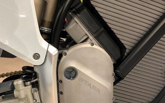 Gebrauchtmotorrad Stark Future Varg MX - Bild 4 Gebrauchtmotorrad Stark Future Varg MX - Bild 4