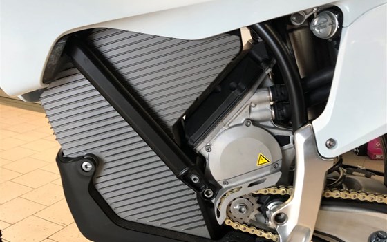 Gebrauchtmotorrad Stark Future Varg MX - Bild 5 Gebrauchtmotorrad Stark Future Varg MX - Bild 5