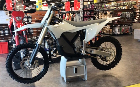 Gebrauchtmotorrad Stark Future Varg MX - Bild 1 Gebrauchtmotorrad Stark Future Varg MX - Bild 1