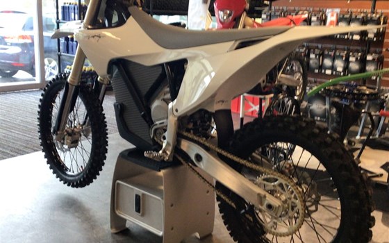 Gebrauchtmotorrad Stark Future Varg MX - Bild 3 Gebrauchtmotorrad Stark Future Varg MX - Bild 3