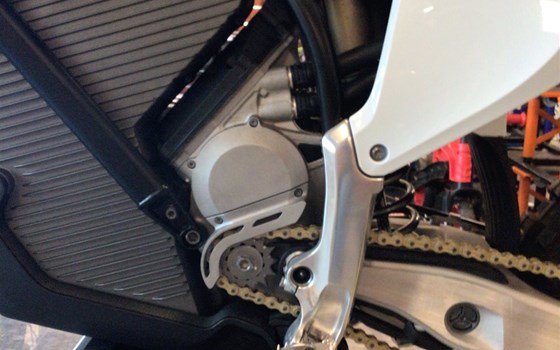 Gebrauchtmotorrad Stark Future Varg MX - Bild 4 Gebrauchtmotorrad Stark Future Varg MX - Bild 4