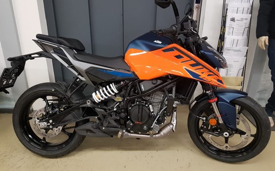 Gebrauchtmotorrad KTM 125 Duke - Bild 1 Gebrauchtmotorrad KTM 125 Duke - Bild 1