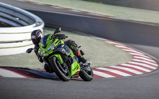 Gebrauchtmotorrad Kawasaki Ninja ZX-4RR - Bild 5 Gebrauchtmotorrad Kawasaki Ninja ZX-4RR - Bild 5