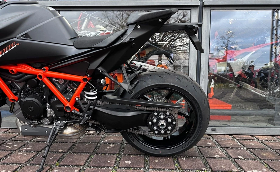 Angebot KTM 1390 Super Duke R EVO Bild 8: Angebot KTM 1390 Super Duke R EVO