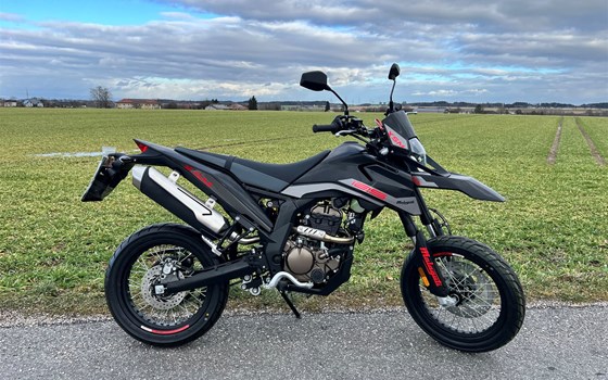 Neufahrzeug Malaguti XSM 125 Supermoto - Bild 2 Neufahrzeug Malaguti XSM 125 Supermoto - Bild 2