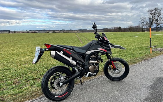 Neufahrzeug Malaguti XSM 125 Supermoto - Bild 3 Neufahrzeug Malaguti XSM 125 Supermoto - Bild 3