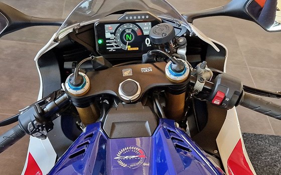 Gebrauchtmotorrad Honda CBR1000RR-R Fireblade - Bild 4 Gebrauchtmotorrad Honda CBR1000RR-R Fireblade - Bild 4