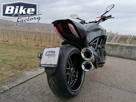 Ducati Diavel Carbon (schwarz) - Bild 3