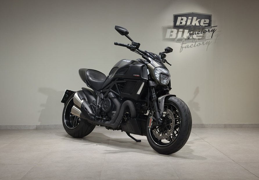 Ducati Diavel Carbon (schwarz)
