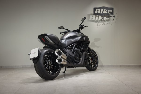 Ducati Diavel Carbon (schwarz) - Bild 2