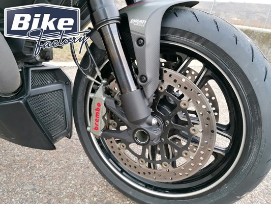 Ducati Diavel Carbon (schwarz) - Bild 5