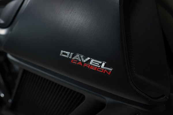 Ducati Diavel Carbon (schwarz) - Bild 4