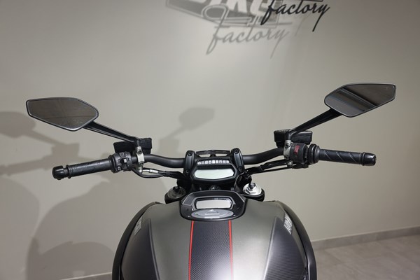 Ducati Diavel Carbon (schwarz) - Bild 5