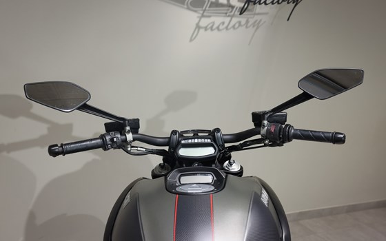 Gebrauchtmotorrad Ducati Diavel Carbon - Bild 5 Gebrauchtmotorrad Ducati Diavel Carbon - Bild 5