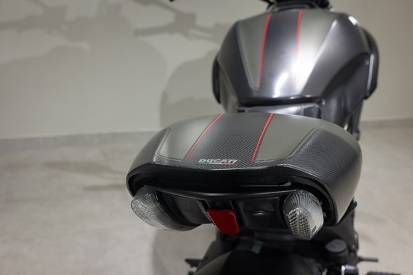 Ducati Diavel Carbon (schwarz) - Bild 7