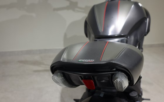 Gebrauchtmotorrad Ducati Diavel Carbon - Bild 7 Gebrauchtmotorrad Ducati Diavel Carbon - Bild 7