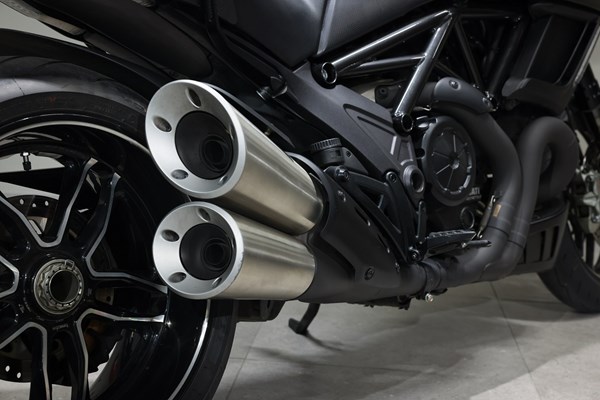 Ducati Diavel Carbon (schwarz) - Bild 9