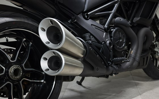 Gebrauchtmotorrad Ducati Diavel Carbon - Bild 9 Gebrauchtmotorrad Ducati Diavel Carbon - Bild 9