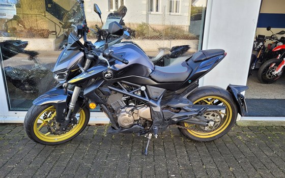 Gebrauchtmotorrad QJ Motor SRK 400 - Bild 2