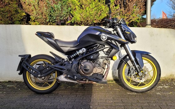 Gebrauchtmotorrad QJ Motor SRK 400 - Bild 1