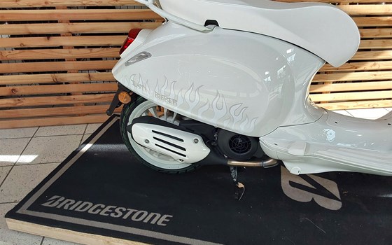 Neufahrzeug Vespa Sprint Justin Bieber X Vespa 125 - Bild 6