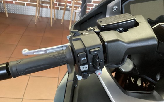 Gebrauchtmotorrad Honda Forza 750 - Bild 6