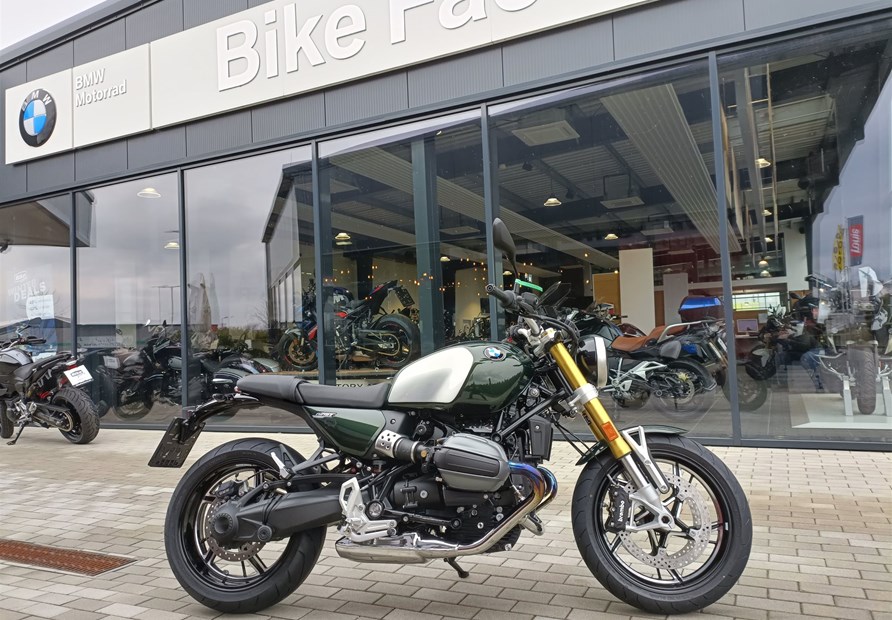 BMW R 12 nineT (San Remo Green Metallic)
