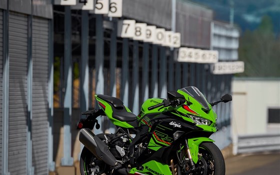 Neufahrzeug Kawasaki Ninja ZX-4RR - Bild 26 Neufahrzeug Kawasaki Ninja ZX-4RR - Bild 26