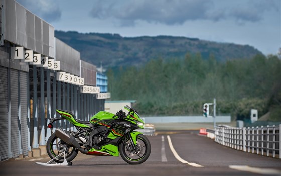 Neufahrzeug Kawasaki Ninja ZX-4RR - Bild 28 Neufahrzeug Kawasaki Ninja ZX-4RR - Bild 28