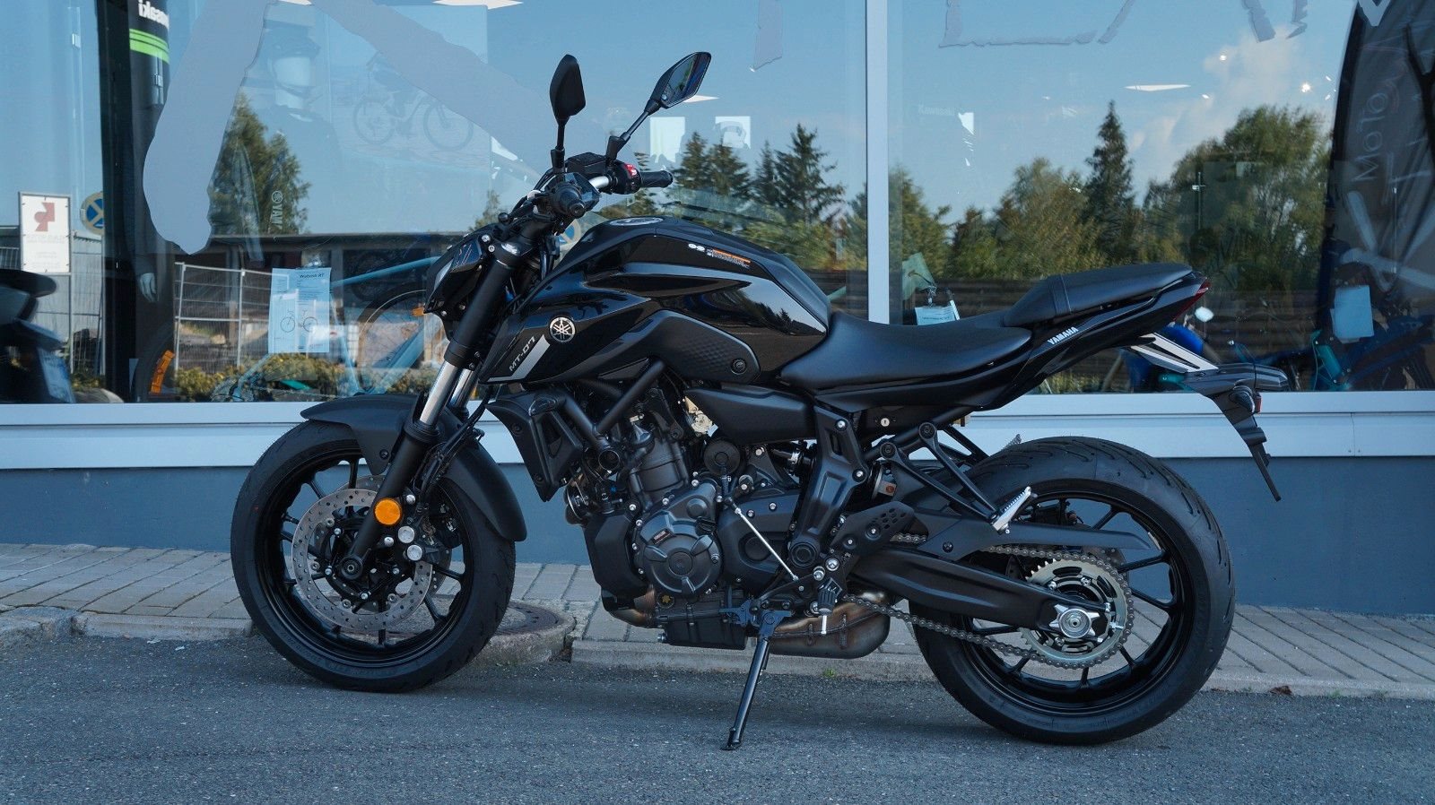 Yamaha MT07 MT-07 Tech Black 2022 Schwarz gebraucht, Benzin und  Handschaltung, 1.900 Km - 7.990 €