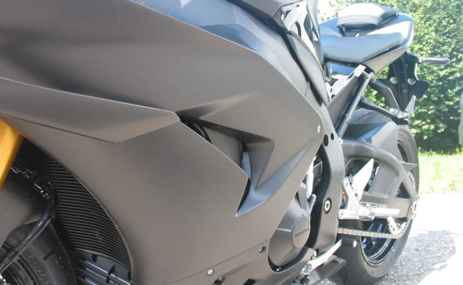 Angebot Honda CBR1000RR-R Fireblade SP Carbon Edition Bild 7: Angebot Honda CBR1000RR-R Fireblade SP Carbon Edition