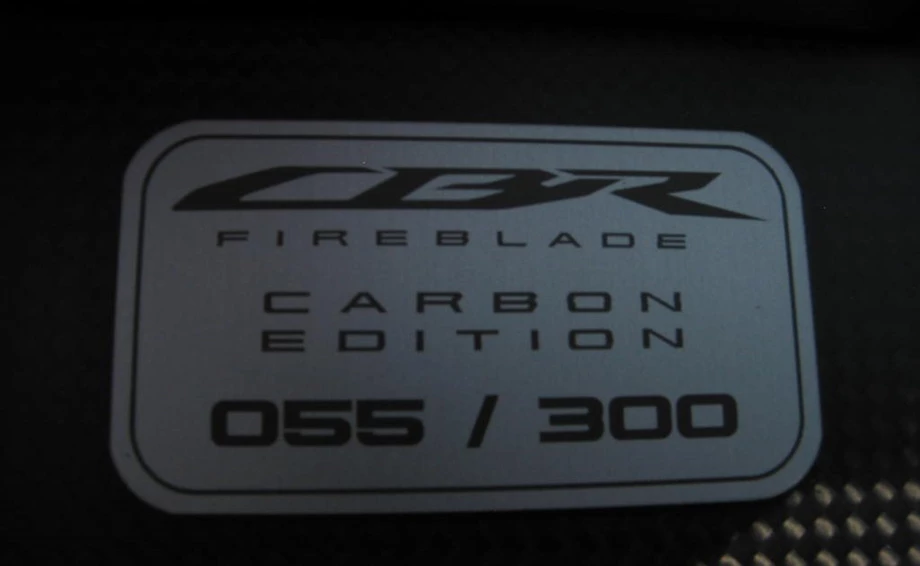 Angebot Honda CBR1000RR-R Fireblade SP Carbon Edition Bild 9: Angebot Honda CBR1000RR-R Fireblade SP Carbon Edition