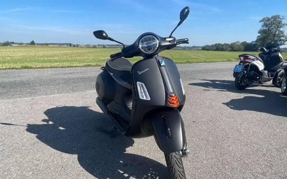 Neufahrzeug Vespa GTS 300 Super Sport - Bild 1 Neufahrzeug Vespa GTS 300 Super Sport - Bild 1