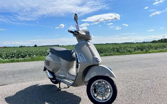 Neufahrzeug Vespa GTS 300 - Bild 1 Neufahrzeug Vespa GTS 300 - Bild 1