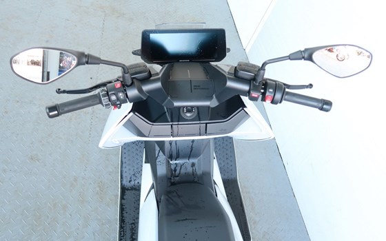 Gebrauchtmotorrad BMW CE 04 - Bild 4