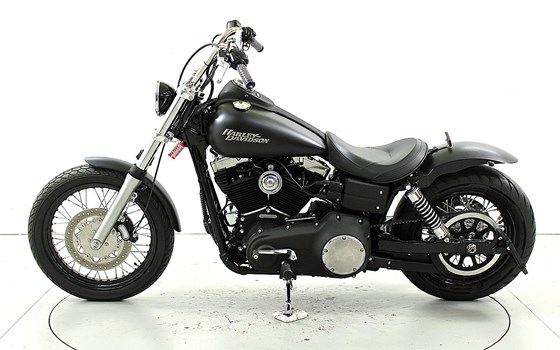 Motorrad Occasion Harley-Davidson Dyna Street Bob FXDB - Bild 5