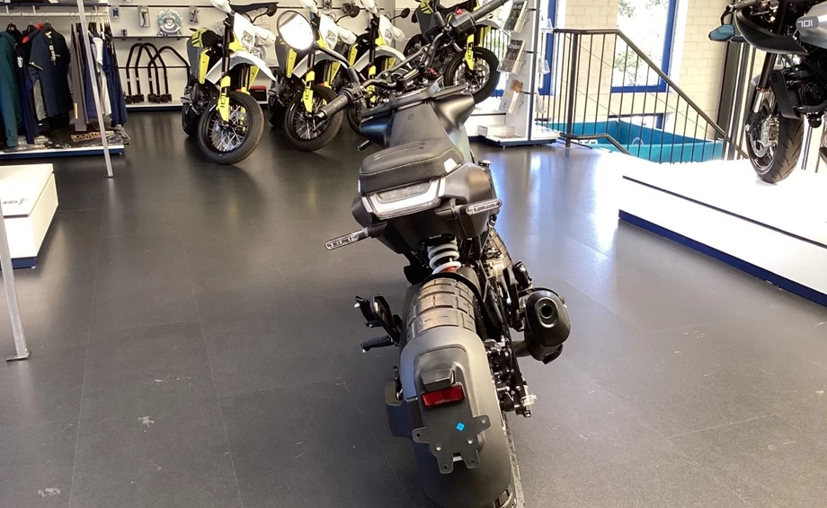 Angebot Husqvarna Svartpilen 401 Bild 5: Angebot Husqvarna Svartpilen 401