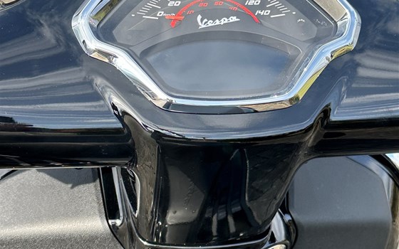 Neufahrzeug Vespa GTS 125 ie Super - Bild 3 Neufahrzeug Vespa GTS 125 ie Super - Bild 3